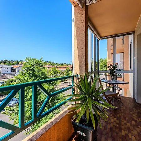 T2 à Avec Balcon, Parking Sécurisé, Proche Gare Sncf Et Commerces - Fr-1-433-32 * Arcachon
